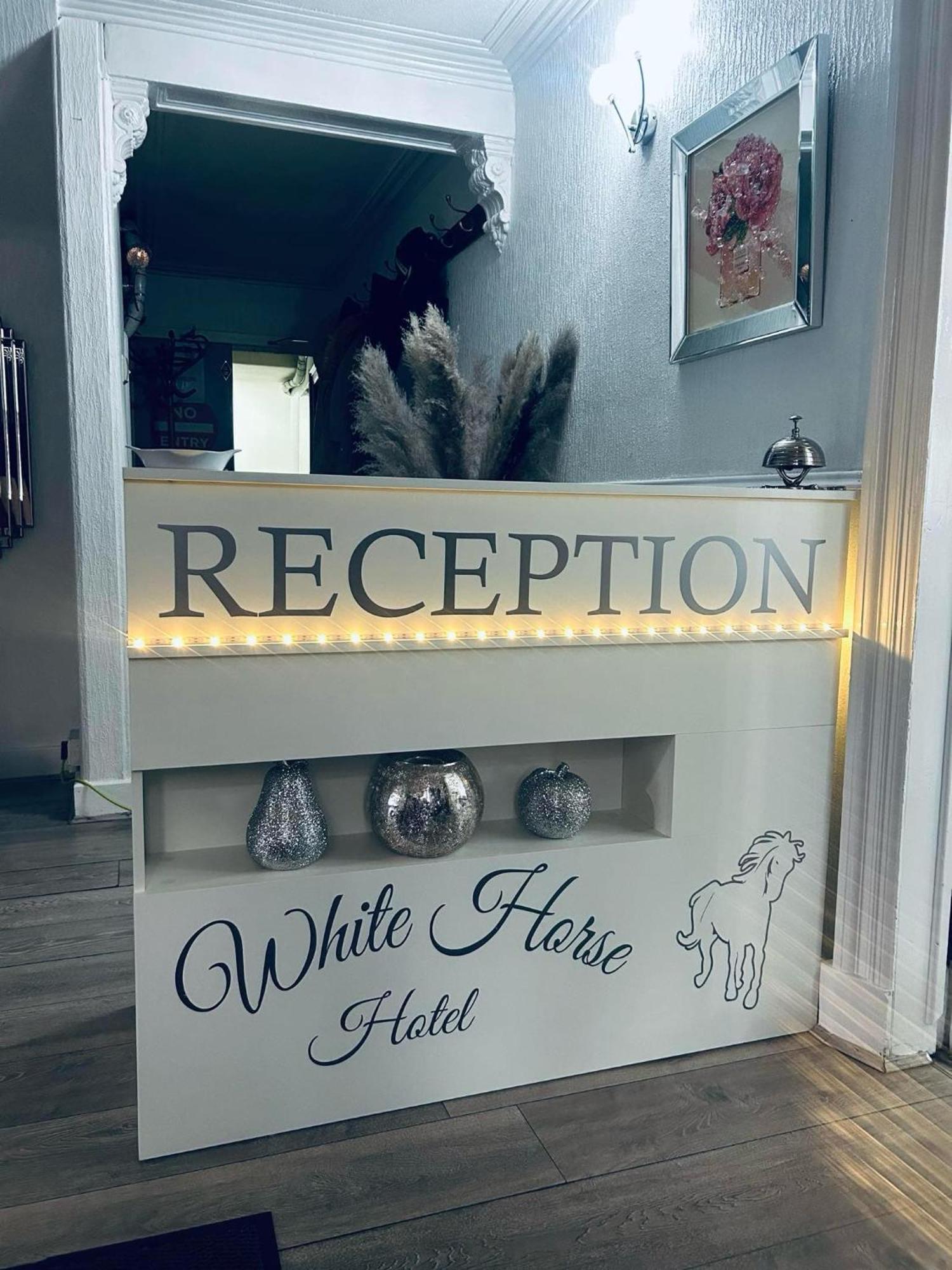 White Horse Hotel Strichen Экстерьер фото